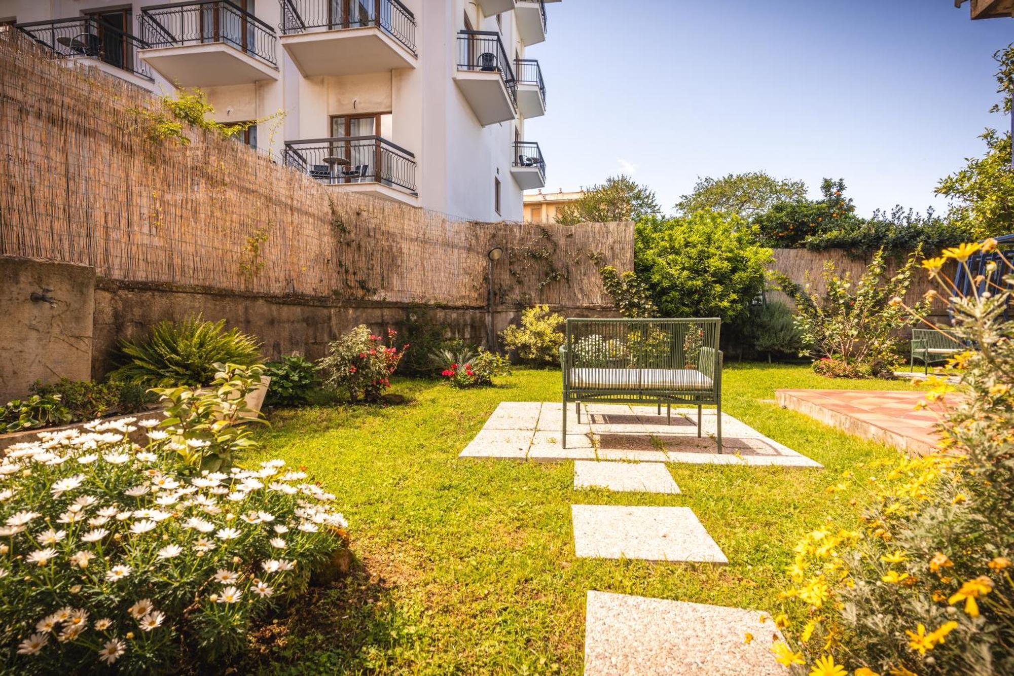 Hidden Garden & Sorrente